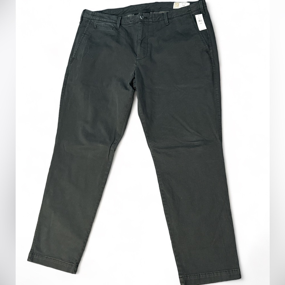NWT Gap black khakis size 40W 30H Slim 98% cotton 2% spandex Men’s dress pants